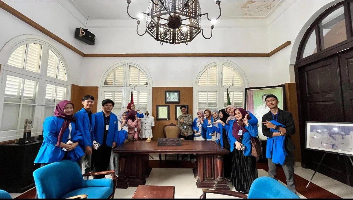 Mahasiswa Prodi Manajemen FEB Unismuh Pelajari Sejarah Kota Makassar Langsung di Museum